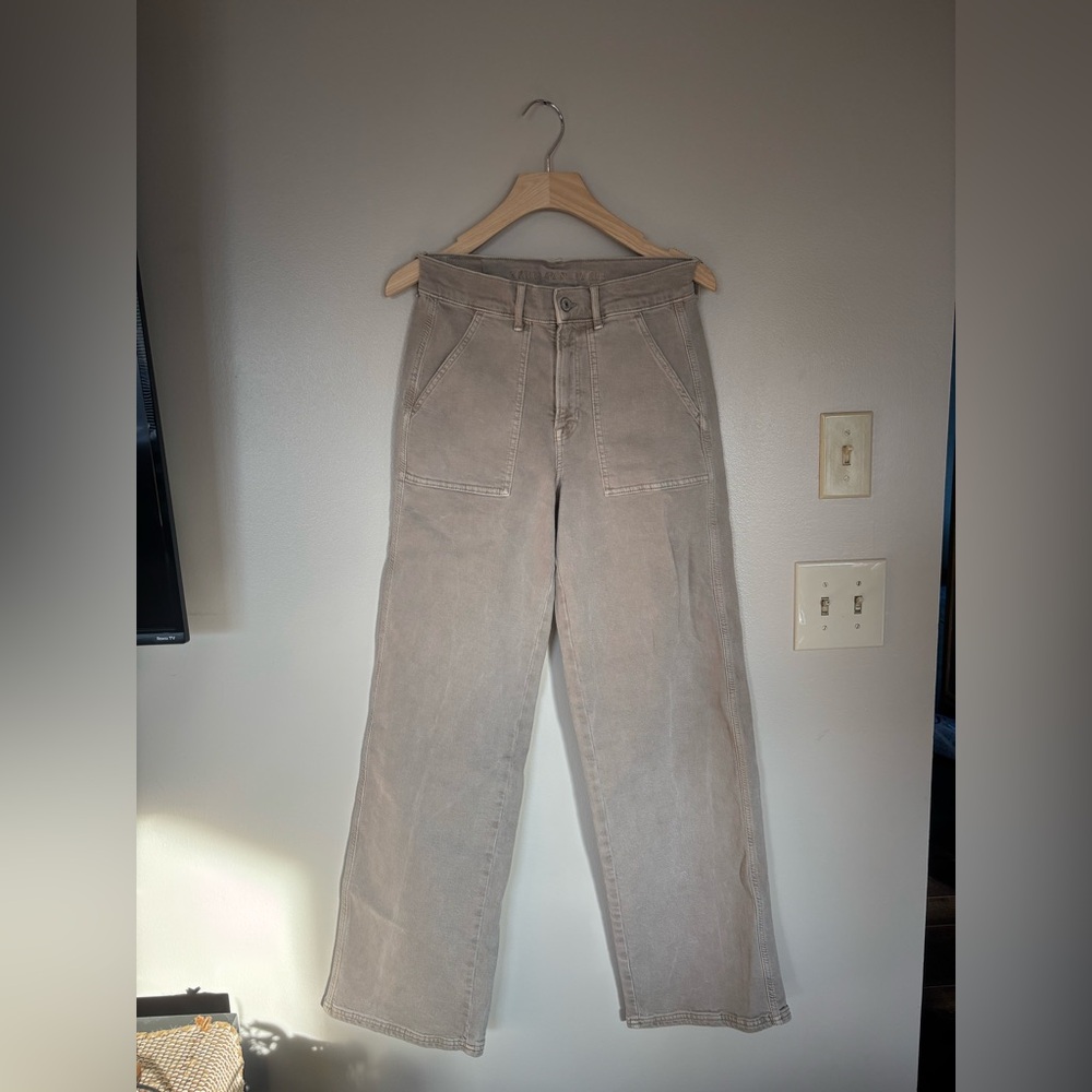 American Eagle Women's Light Green Cargo Jeans Size 2